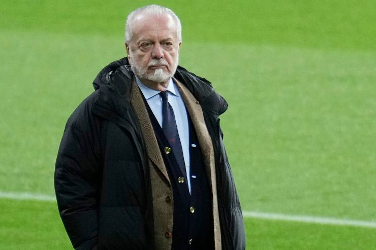 Aurelio De Laurentiis passeggia in campo