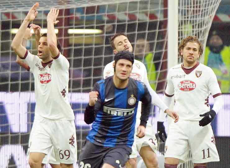 cristian chivu dopo un gol con la maglia dell'inter