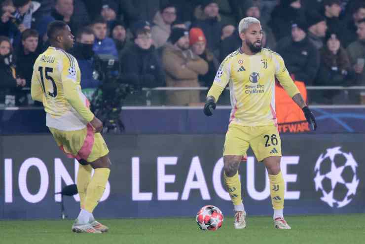 douglas luiz in mezzo al campo